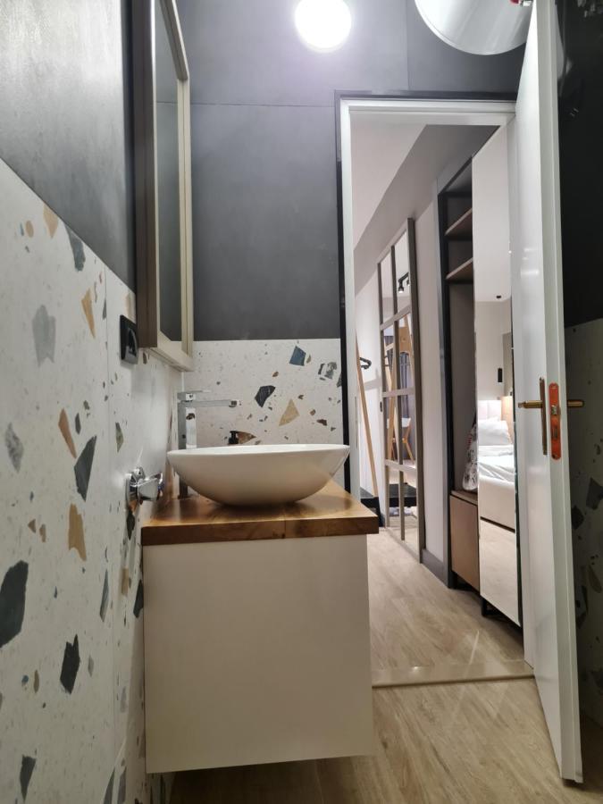 Tam Serviced Studio Apartment Myslym Shyri No1 Тирана Екстериор снимка